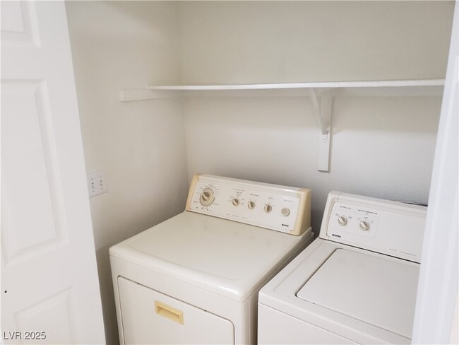 Photo - 2324 High Uintas Dr