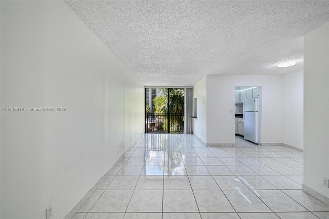 Photo - 16909 N Bay Rd Unidad 305