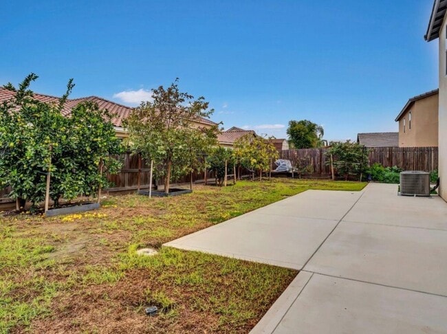Photo - 1672 Thistle Ln