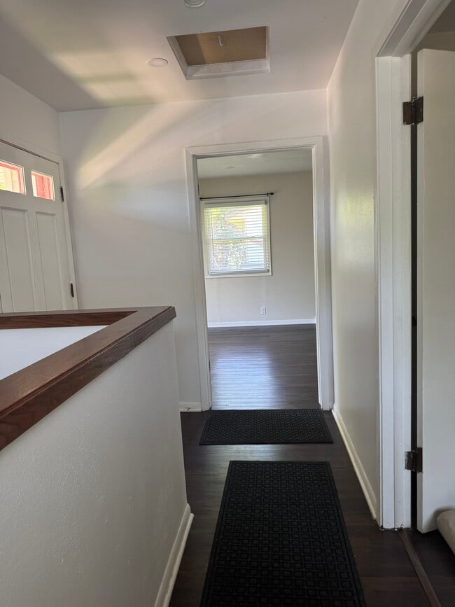 Upper Hallway - 7211 W Brentwood Ave Unit 7213 - Upper