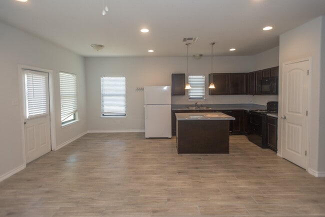 1302 Garden Dusk Unidad 1