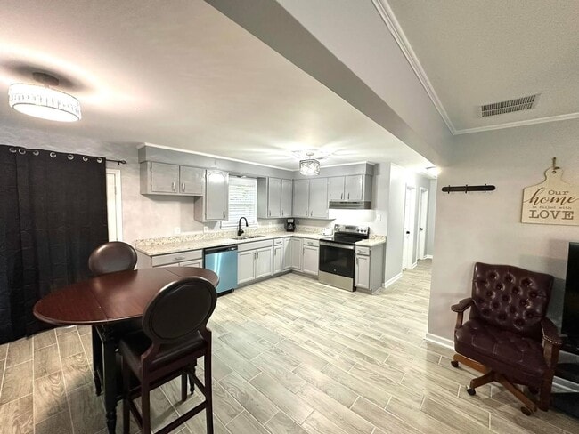 Photo - 2003 Bond Ferry Rd