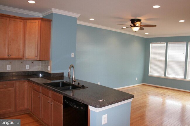 Photo - 256 Woodstream Blvd