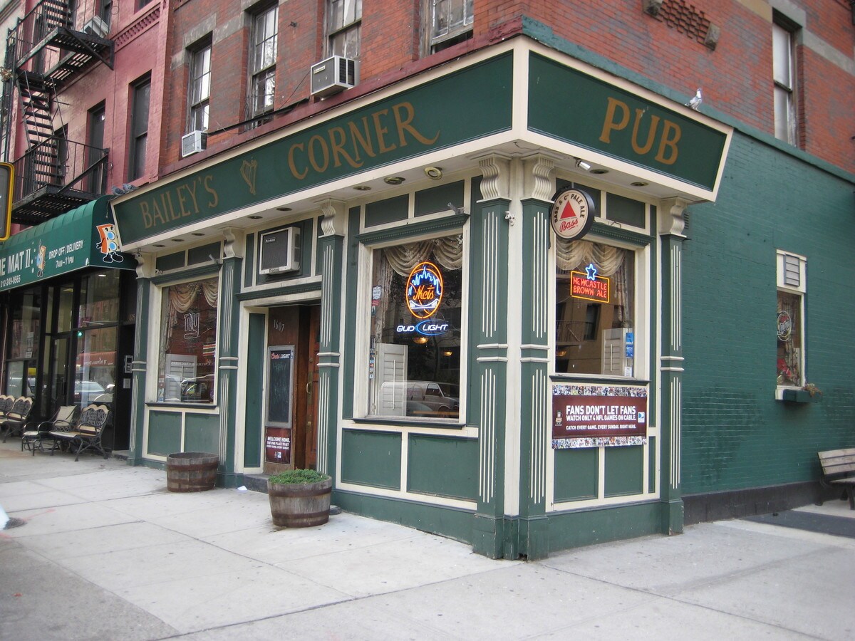 Photo - Bailey's Corner Pub Apartments