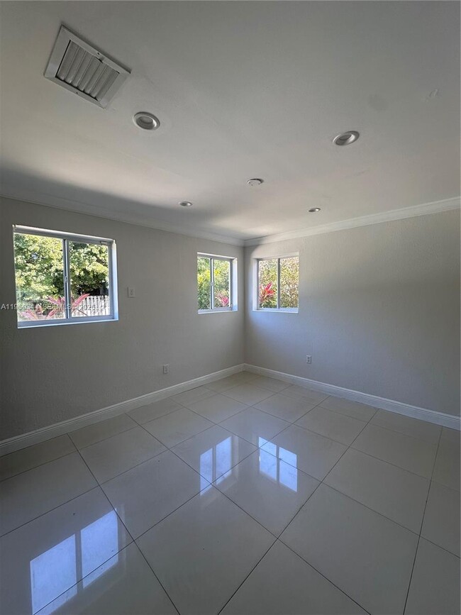 Photo - 3121 NW 3rd Ave