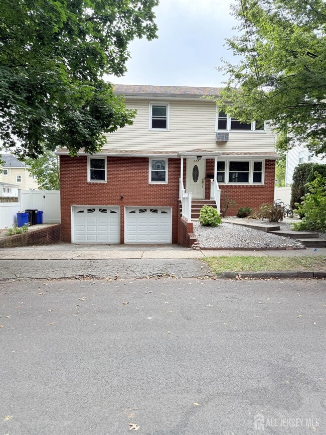 Building Photo - 134 Oak St Unit 1