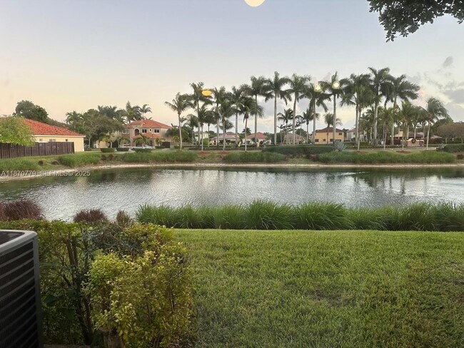 Photo - 1555 NE 33rd Rd Unidad 104-2