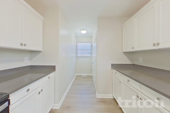 2425 Saluda Dr