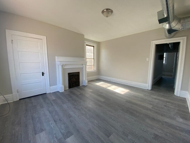 Photo - 3 unit building in central area of Bellevue and steps away from Avalon areas of Pittsburgh. Unit Apt 2