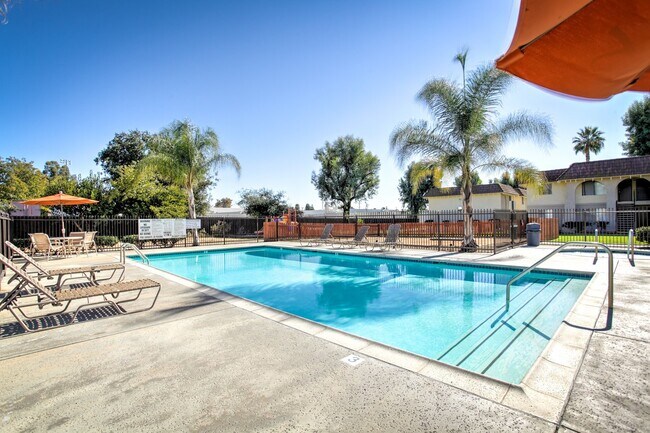 Shadow Mountain Apartments