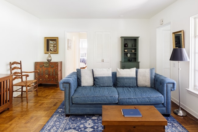 Viviendo - 5108 Strohm Ave