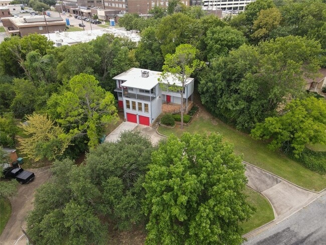 Photo - 520 Kessler Blvd