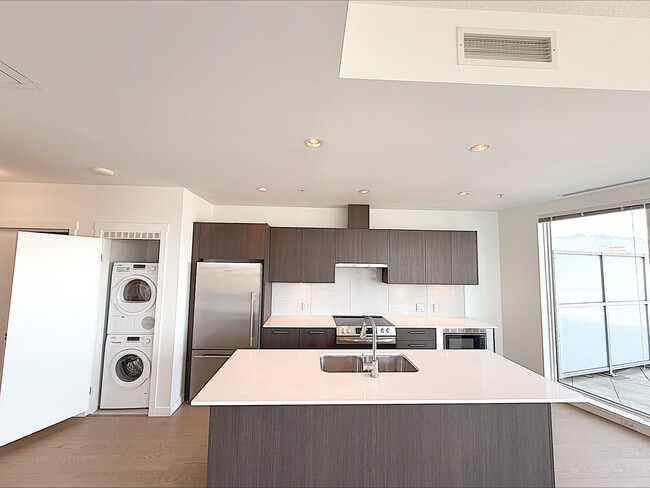 Photo - Centre West - 2502 Penthouse Unité 2502