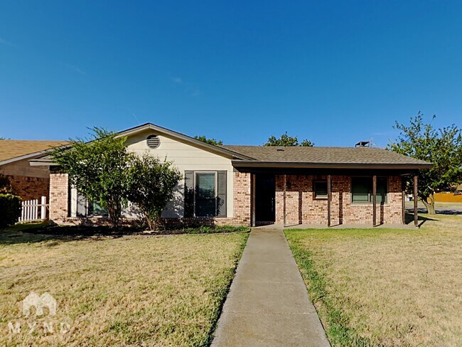 Building Photo - 461 NW Charlyne Dr