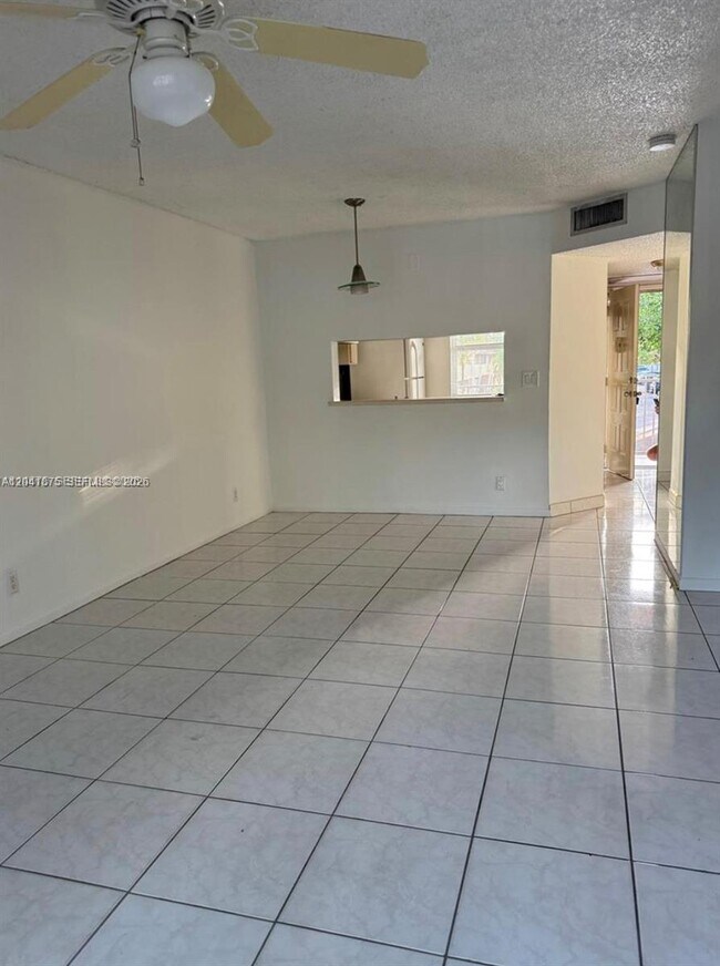 Photo - 8750 Royal Palm Blvd Unidad 209