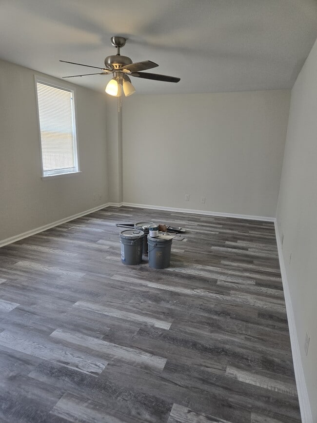 Building Photo - 3417 W Westmoreland St Rental