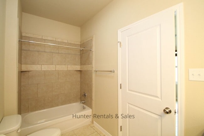 Photo - Loaded With Amenities!