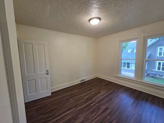 903-903 E Milwaukee St Unit 901 - Upper