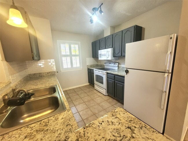 Photo - 2030 Plantation Dr Unidad B-2