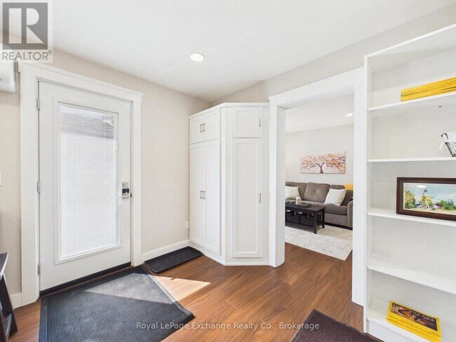 Photo - 953 Queen St Unité 2