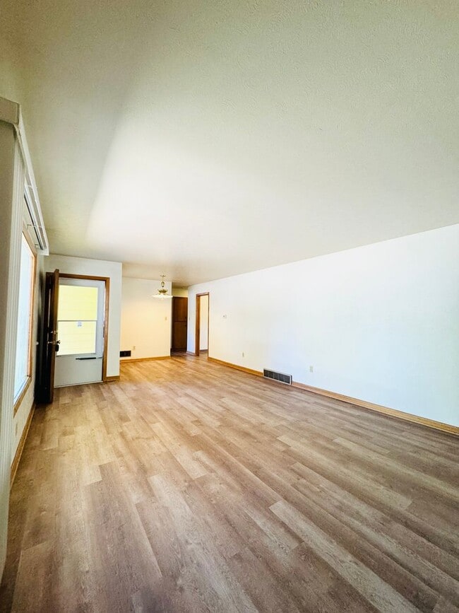 Photo - Spacious 4 bedroom 2 bath Ranch Style House In Fort Collins