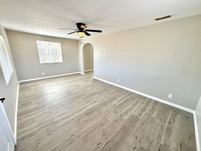 Photo - Charming Newly Updated 1 Bed / 1 Bath in the Heart of Kingman- Available Now!