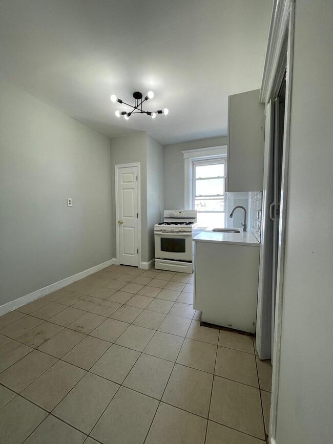 Building Photo - 180 Garfield Ave Unit 4