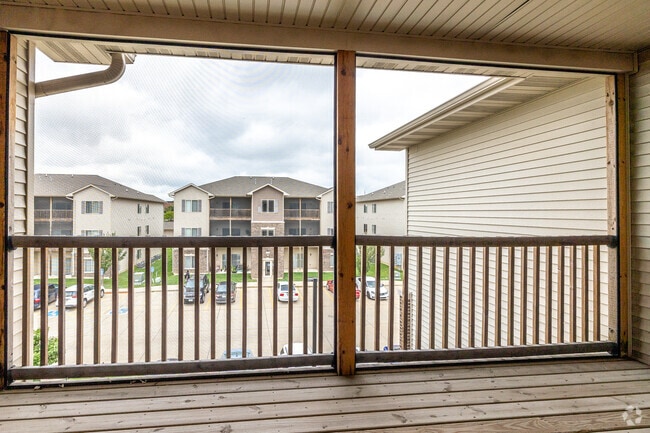 2BR, 1BA - 1,018SF - Balcony