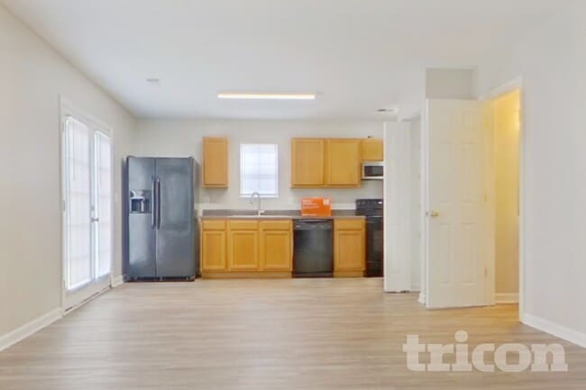 Photo - 945 Schofield Ln