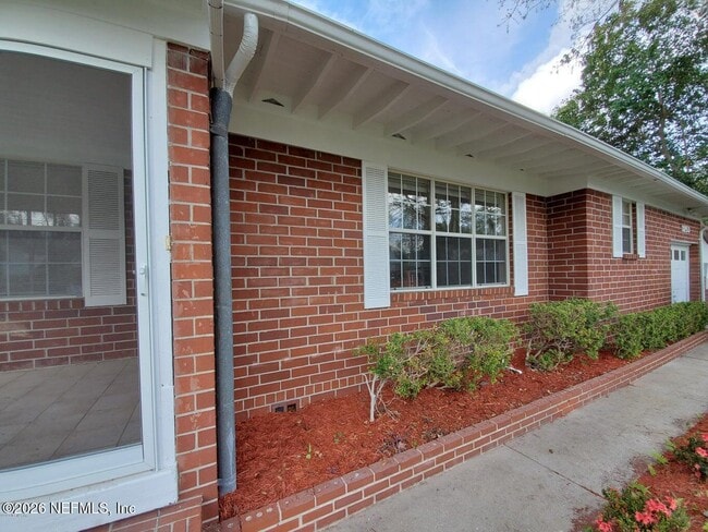 Photo - 3253 Corby St