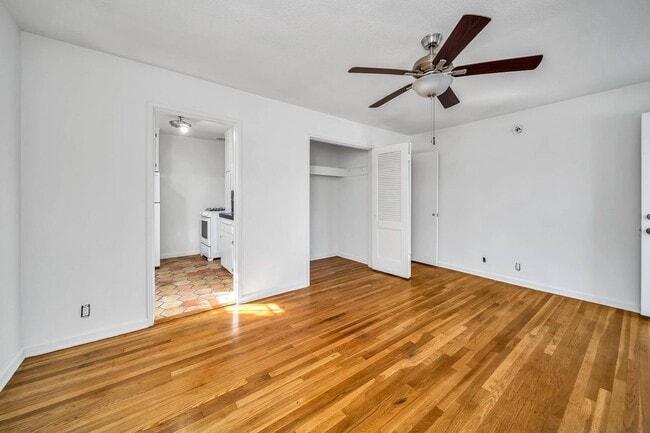 Photo - Studio Unit! Must see Unit 01