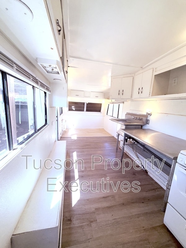 Photo - 1454 W Kilburn St