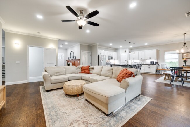 Photo - 212 Mason St