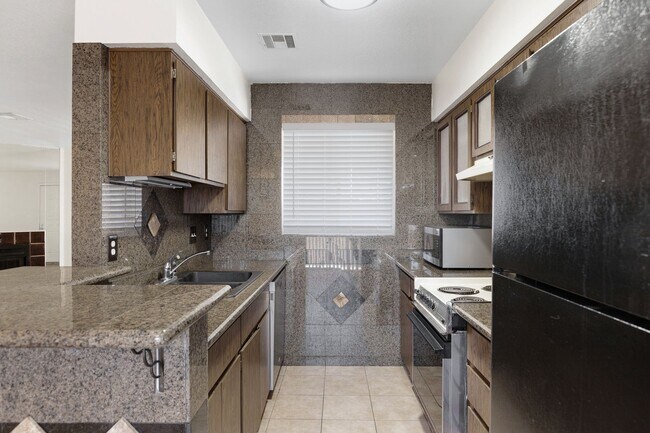 Photo - Private 2/2  Unit • Quiet Community • Prime North Phoenix Location