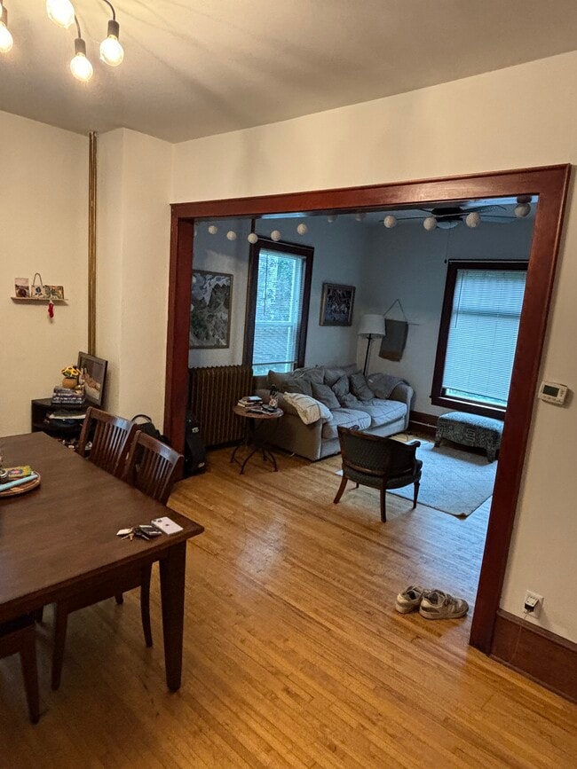 Building Photo - 2544 Aldrich Ave S Unit 2