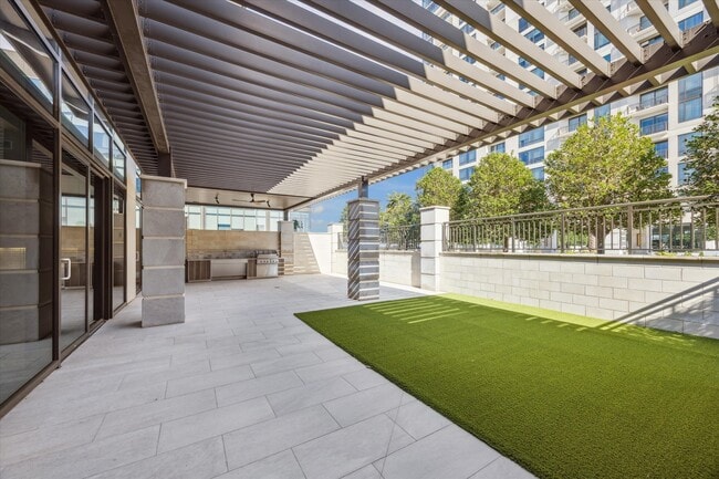 Building Photo - 9757 Katy Fwy Unit 822