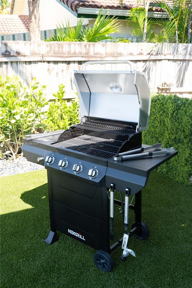 Photo - 309 S Riverside Dr