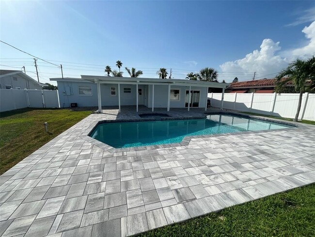 Photo - 2215 W Vina Del Mar Blvd