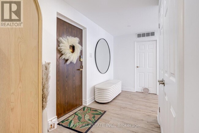 Photo - 55 Harbour Square Unit 1913