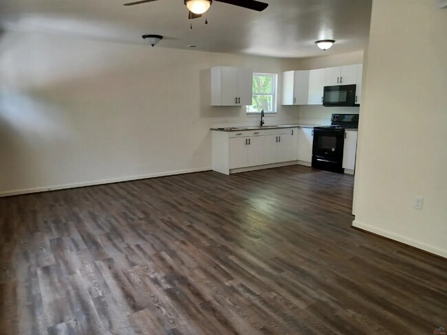 Photo - 400 W Benton St