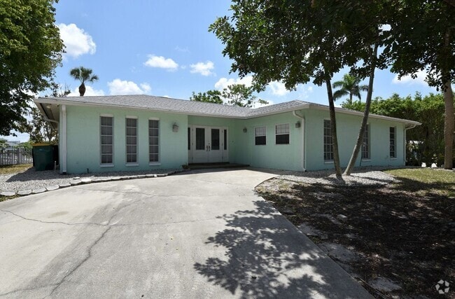 Building Photo - 3461 Lakeview Dr Rental