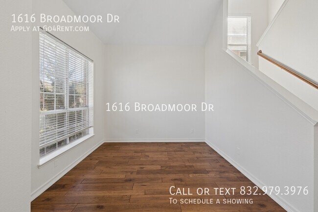 Photo - 1616 Broadmoor Dr