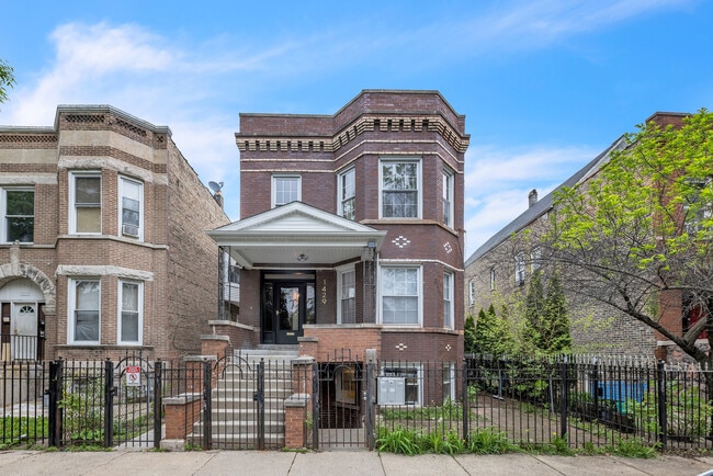 Building Photo - 1429 N Avers Ave Unit G