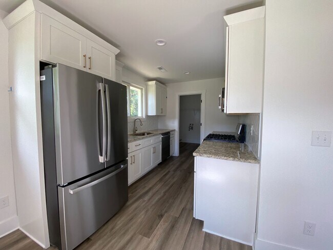 Photo - 1003 Hadley Rd