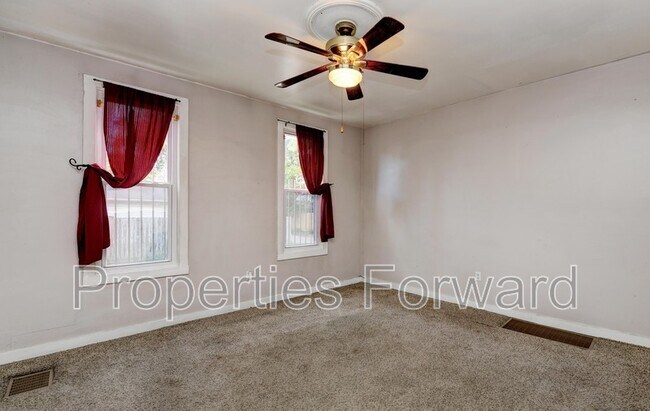 Photo - 673 E Sycamore St