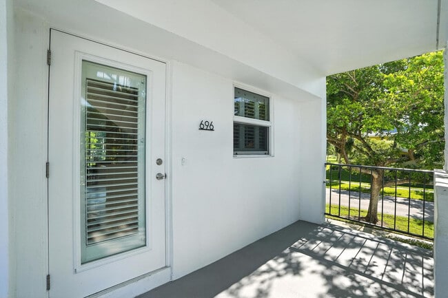 Photo - 636 Broad Ave S Unidad FL2-ID1259386P