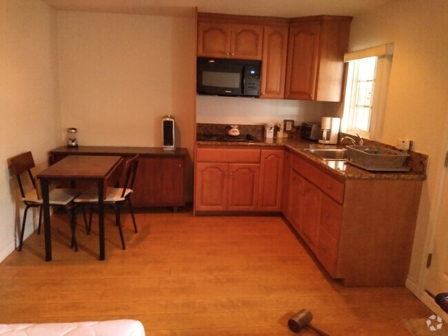 Kitchen and Dining Area - 5141 Biloxi Ave Rental