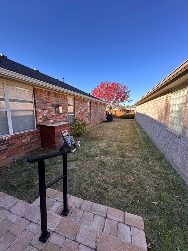 Photo - 4230 Green Meadow Dr