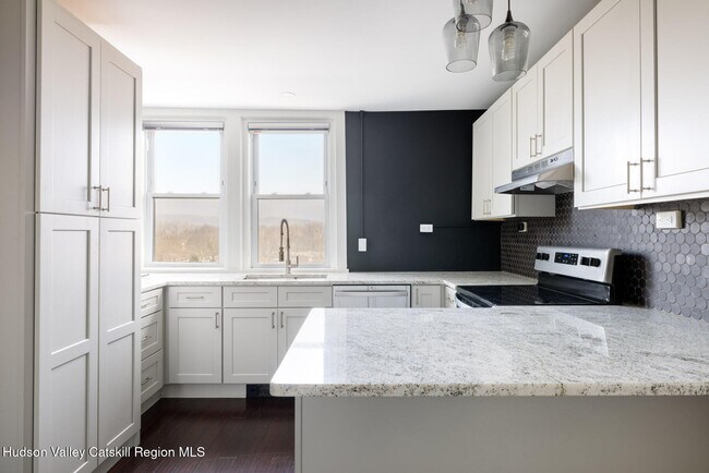 Photo - 47 N Front St