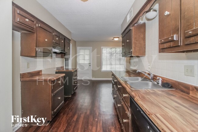 Photo - 7161 Oak Chase Ln